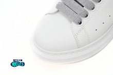 Cargar imagen en el visor de la galería, Alexander McQueen Oversized Glitter