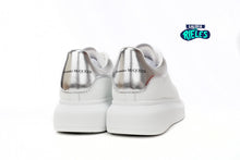 Cargar imagen en el visor de la galería, Alexander McQueen Metallic