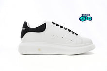 Cargar imagen en el visor de la galería, Alexander McQueen Black Trim