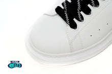 Cargar imagen en el visor de la galería, Alexander McQueen Black Trim