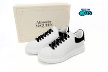 Cargar imagen en el visor de la galería, Alexander McQueen Black Trim