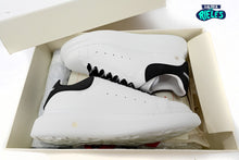 Cargar imagen en el visor de la galería, Alexander McQueen Black Trim