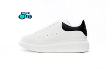 Cargar imagen en el visor de la galería, Alexander McQueen Black leather