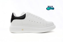 Cargar imagen en el visor de la galería, Alexander McQueen Black leather