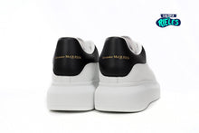 Cargar imagen en el visor de la galería, Alexander McQueen Black leather