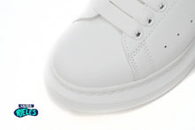 Cargar imagen en el visor de la galería, Alexander McQueen Black leather