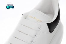 Cargar imagen en el visor de la galería, Alexander McQueen Black leather