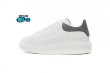 Cargar imagen en el visor de la galería, Alexander McQueen Grey