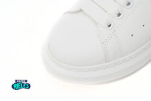 Cargar imagen en el visor de la galería, Alexander McQueen Grey