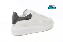 Cargar imagen en el visor de la galería, Alexander McQueen Grey