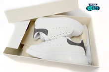 Cargar imagen en el visor de la galería, Alexander McQueen Oversized Grey Iron