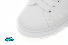 Cargar imagen en el visor de la galería, Alexander McQueen Oversized Black