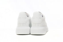 Cargar imagen en el visor de la galería, Alexander McQueen Oversized White