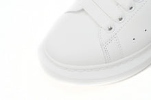 Cargar imagen en el visor de la galería, Alexander McQueen Oversized White
