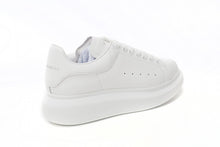 Cargar imagen en el visor de la galería, Alexander McQueen Oversized White