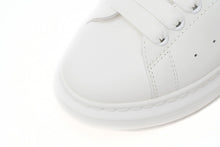 Cargar imagen en el visor de la galería, Alexander McQueen Oversized Dream Blue