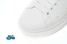 Cargar imagen en el visor de la galería, Alexander McQueen Gold