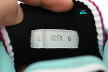 Cargar imagen en el visor de la galería, Louis Vuitton LV Trainer Neon Blue