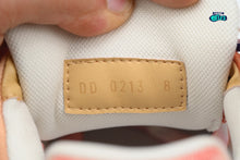 Cargar imagen en el visor de la galería, Louis Vuitton LV Trainer Denim Peach