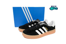 Cargar imagen en el visor de la galería, adidas Gazelle Black White Gum