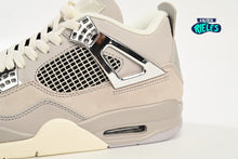 Cargar imagen en el visor de la galería, Jordan 4 Retro Frozen Moments