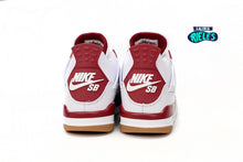 Cargar imagen en el visor de la galería, Air Jordan 4 x Nike SB Maroon