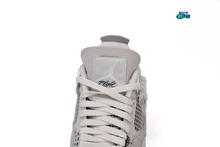 Cargar imagen en el visor de la galería, Jordan 4 Retro Frozen Moments