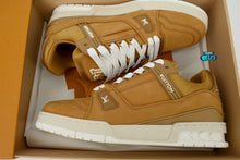 Cargar imagen en el visor de la galería, Louis Vuitton LV Trainer Beige