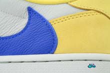 Cargar imagen en el visor de la galería, Jordan 1 Retro Low OG SP Travis Scott Canary