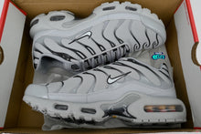 Cargar imagen en el visor de la galería, Nike Air Max Plus Grey