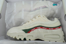Cargar imagen en el visor de la galería, Nike Air Max 95 Undefeated Sail
