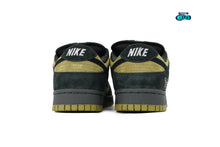 Cargar imagen en el visor de la galería, Nike SB Dunk x Supreme “94” Camper Green