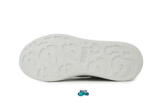 Cargar imagen en el visor de la galería, Alexander McQueen White black logo en relieve