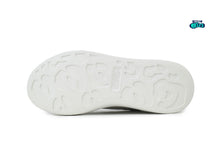 Cargar imagen en el visor de la galería, Alexander McQueen White Brown logo en relieve