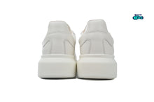 Cargar imagen en el visor de la galería, Alexander McQueen Oversized Retro White