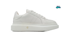Cargar imagen en el visor de la galería, Alexander McQueen Oversized Retro White
