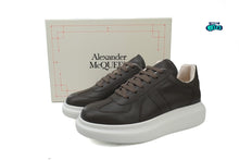 Cargar imagen en el visor de la galería, Alexander McQueen Oversized Retro Dark Brown