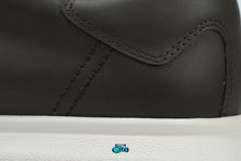 Cargar imagen en el visor de la galería, Alexander McQueen Oversized Retro Dark Brown