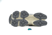 Cargar imagen en el visor de la galería, New Balance 9060 Suede Pack - Sea Salt
