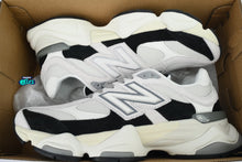 Cargar imagen en el visor de la galería, New Balance 9060 Grey Jet Pack
