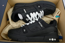 Cargar imagen en el visor de la galería, Louis Vuitton Trainer Black Embossed