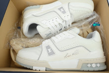 Cargar imagen en el visor de la galería, Louis Vuitton Trainer White Signature