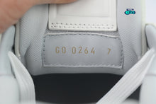 Cargar imagen en el visor de la galería, Louis Vuitton Trainer White Signature