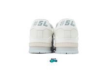 Cargar imagen en el visor de la galería, Louis Vuitton Trainer White Signature