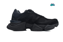 Cargar imagen en el visor de la galería, New Balance 9060 Triple Black Suede