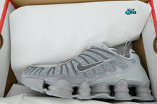 Cargar imagen en el visor de la galería, Nike Shox TL Wolf Grey Iron