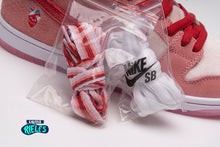 Cargar imagen en el visor de la galería, Dunk Low SB StrangeLove 'Valentine's Day'