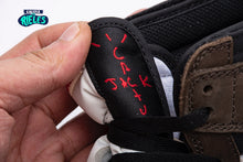 Cargar imagen en el visor de la galería, Travis Scott x Air Jordan 1 Retro High OG 'Mocha'