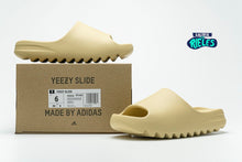 Cargar imagen en el visor de la galería, Yeezy Slide 'Desert Sand'