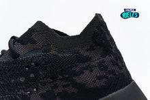 Cargar imagen en el visor de la galería, Yeezy Boost 380 'Onyx Non-Reflective y Reflective'